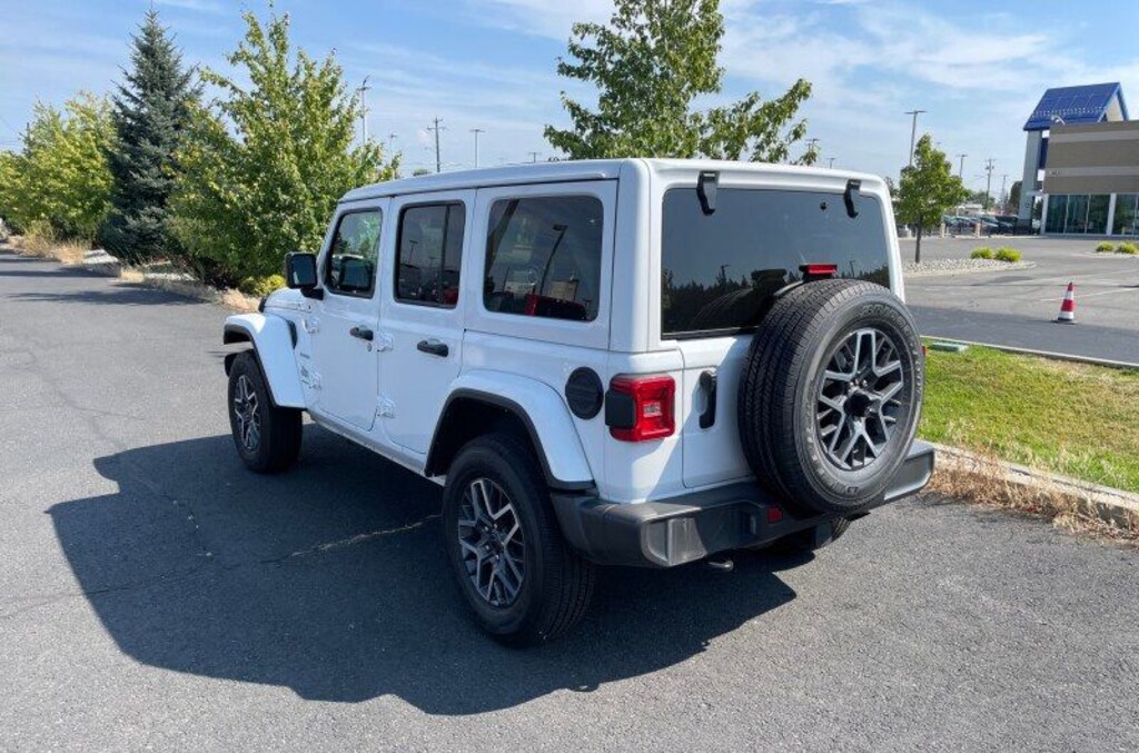 Used 2024 Jeep Wrangler Sahara SUV