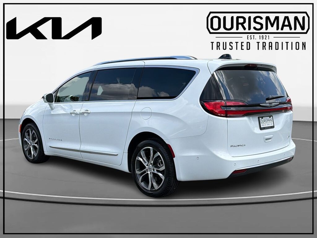 Used 2024 Chrysler Pacifica Pinnacle Van Passenger Van