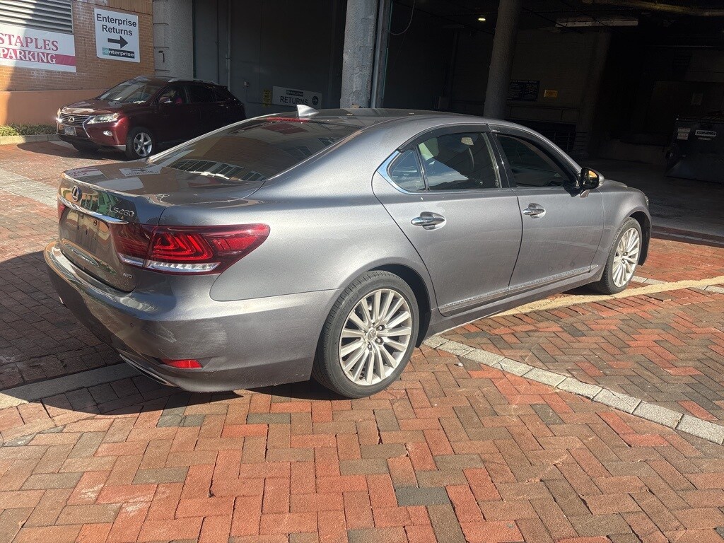 2017 Lexus LS 460 photo 3