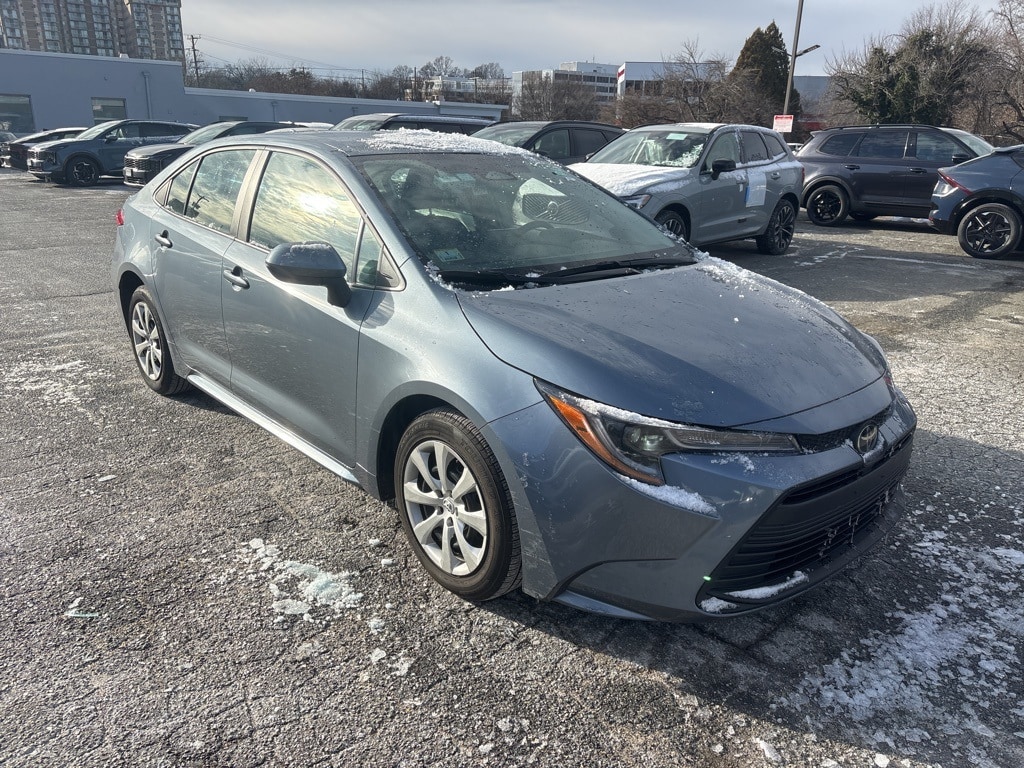 2023 Toyota Corolla LE's photo