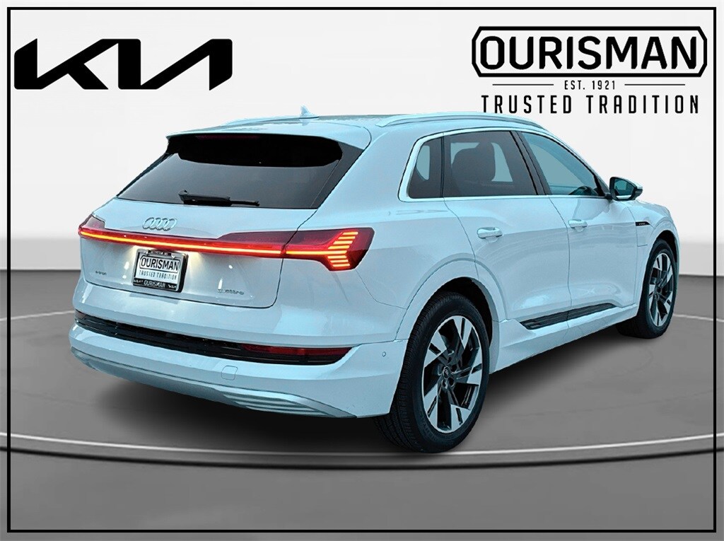 2023 Audi e-tron Premium Plus photo 3