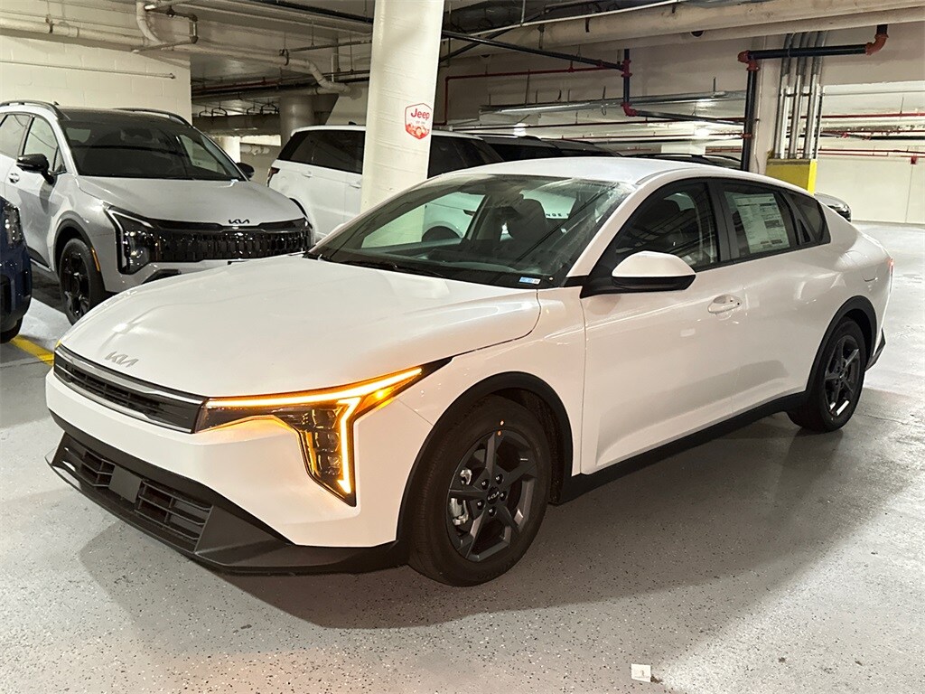 2025 Kia K4 LXS photo 2