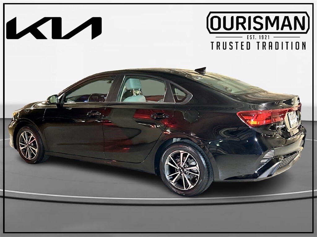 2023 Kia Forte LXS photo 3