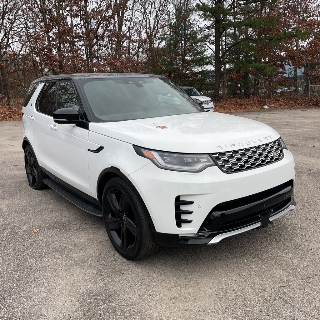 2023 Land Rover Discovery Metropolitan Edition's photo