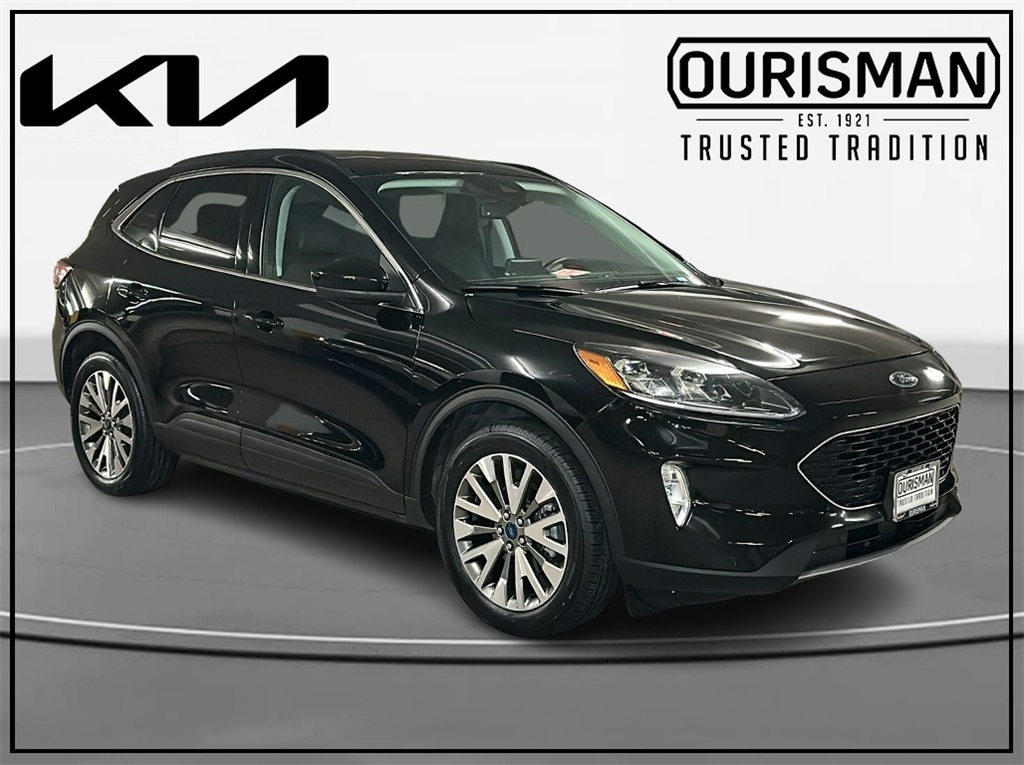 2022 Ford Escape Titanium's photo