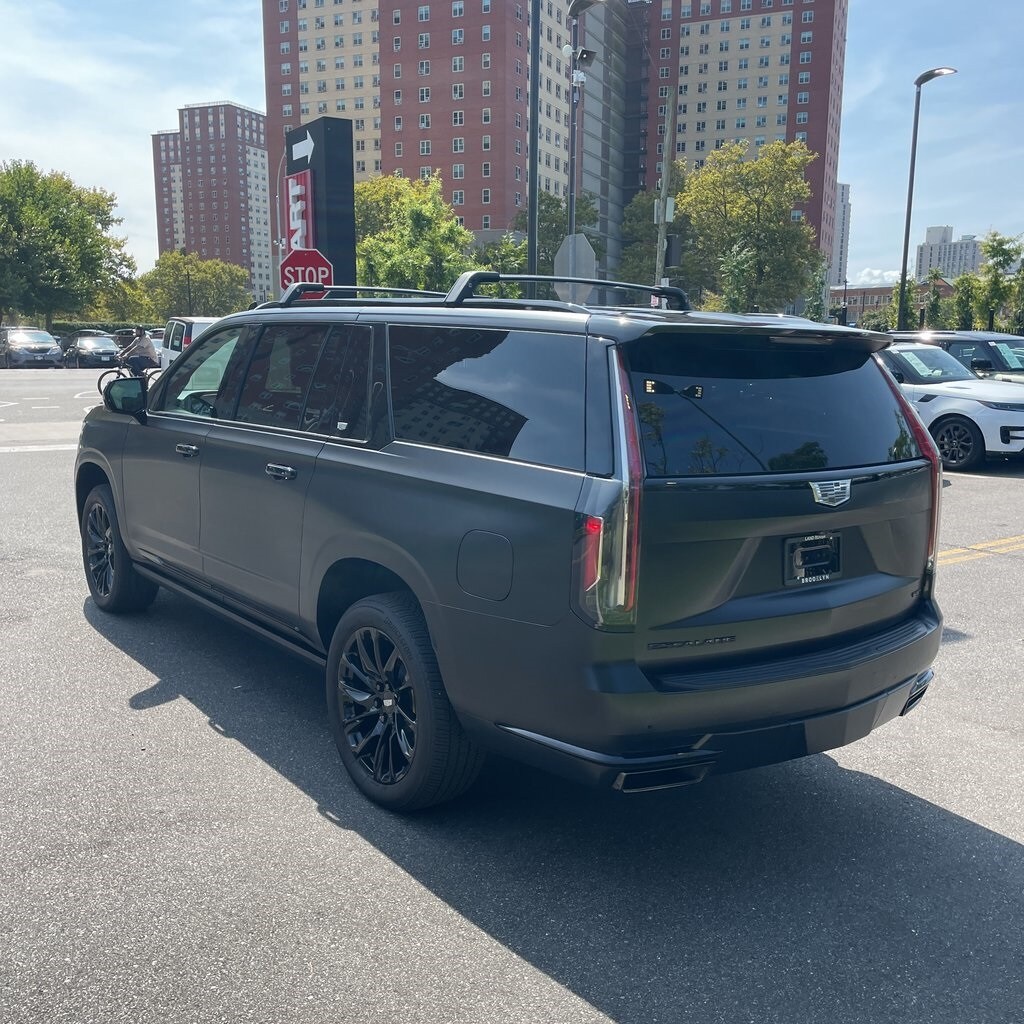 2024 Cadillac Escalade ESV Sport Platinum photo 3
