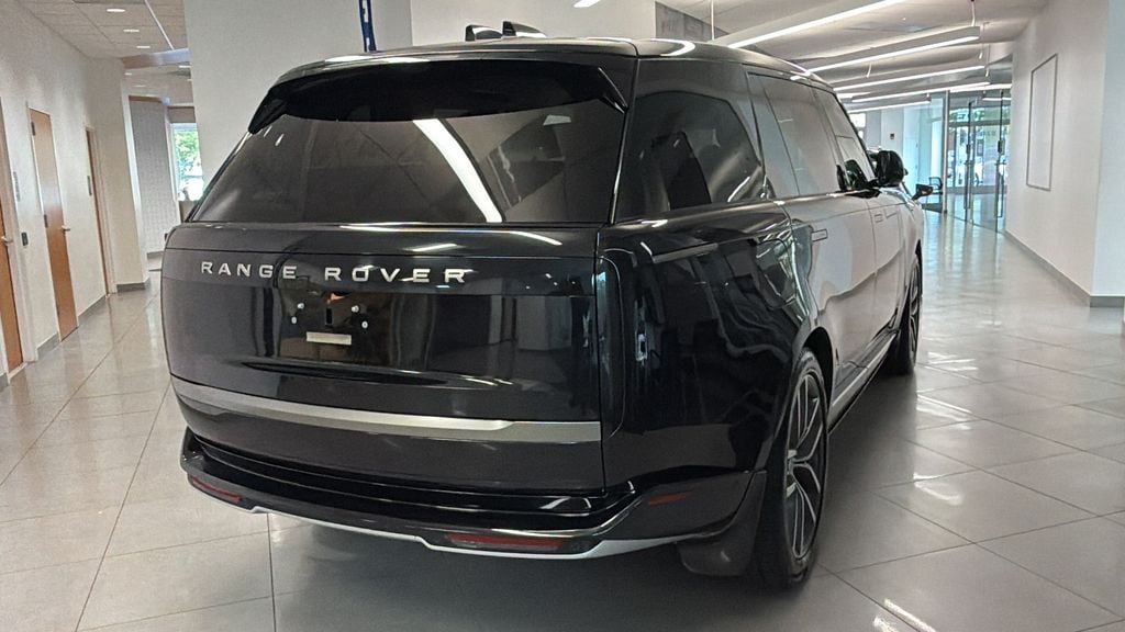 Used 2024 Land Rover Range Rover SE P530 SUV