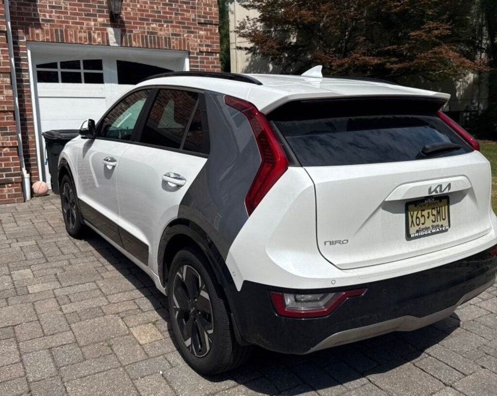 Certified 2023 Kia Niro EV Wave SUV