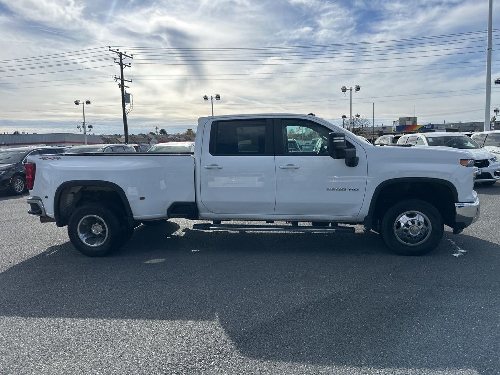 2024 Chevrolet Silverado 3500HD LT photo 4