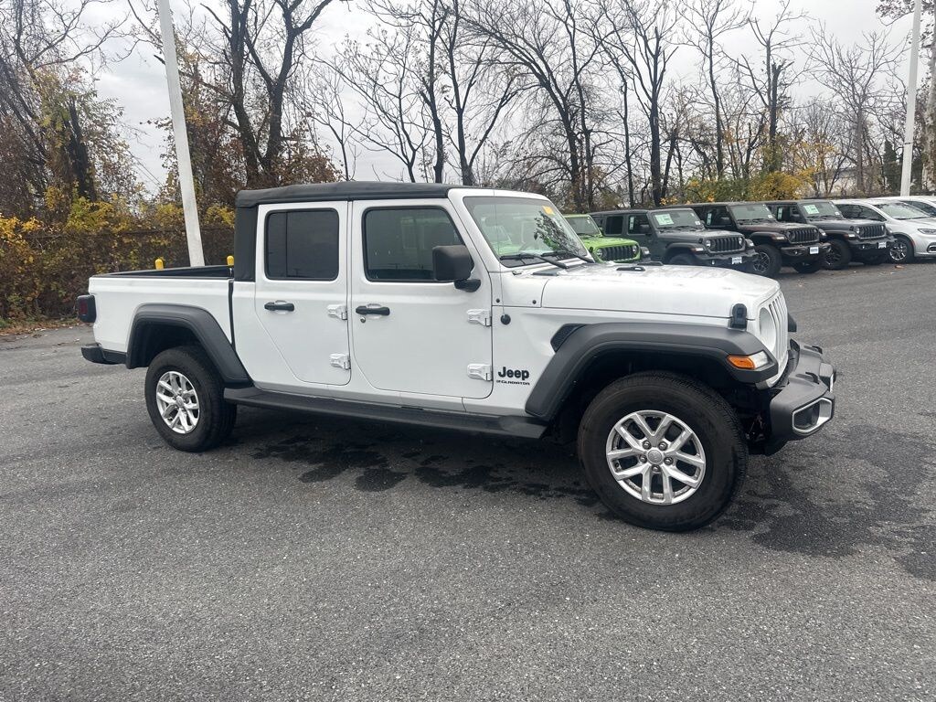 Used 2023 Jeep Gladiator Sport Truck Crew Cab