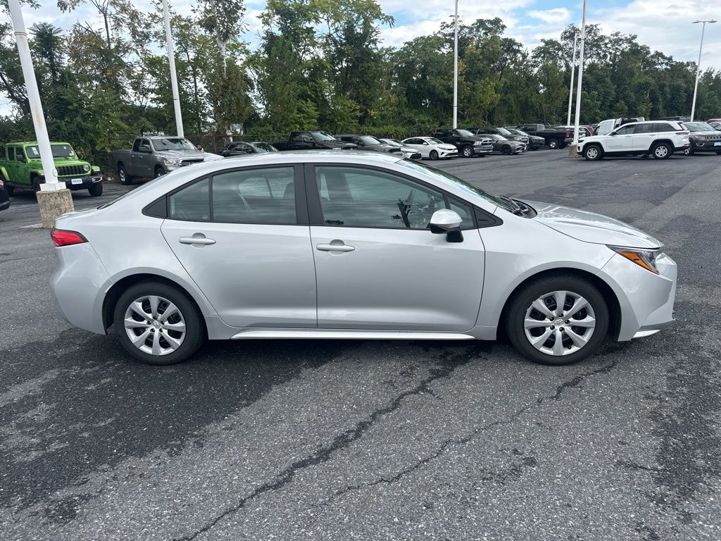2024 Toyota Corolla LE photo 4