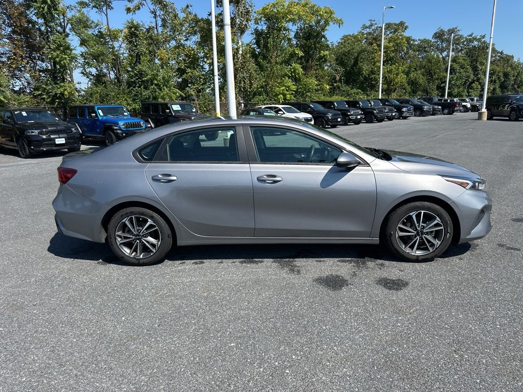 2023 Kia Forte LXS photo 4