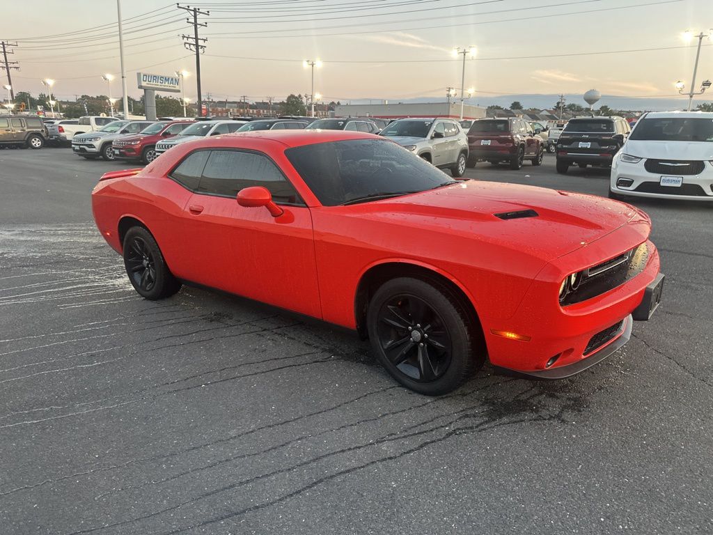2019 Dodge Challenger SXT photo 3