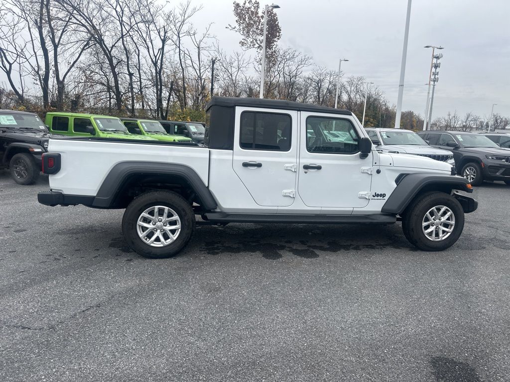 2023 Jeep Gladiator Sport photo 3
