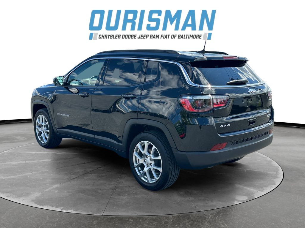 2024 Jeep Compass Latitude Lux photo 4