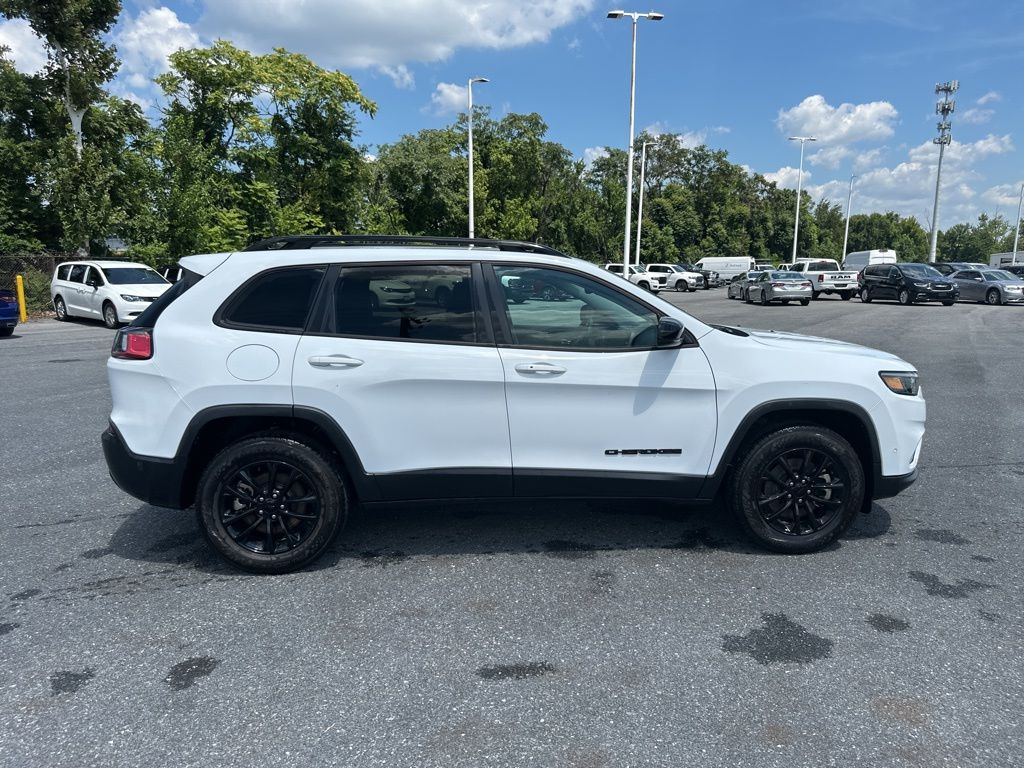 2023 Jeep Cherokee Altitude photo 2