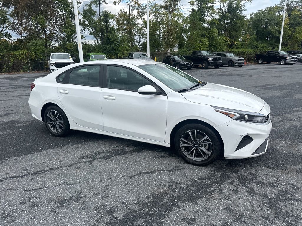 2023 Kia Forte LXS photo 3