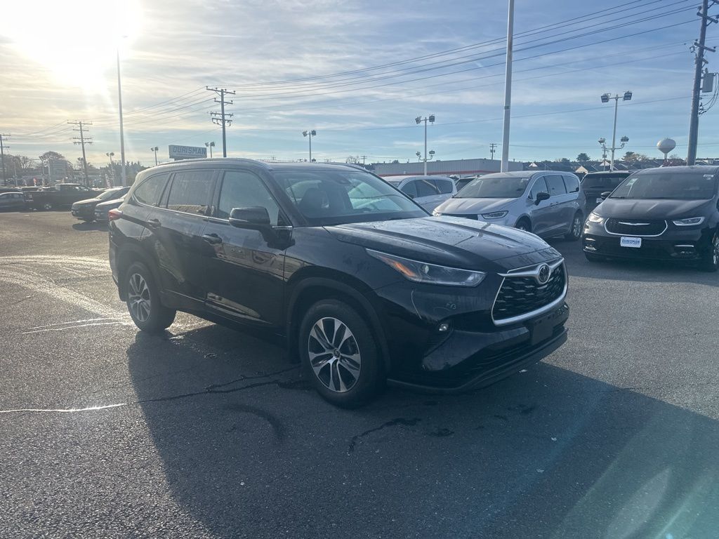 2021 Toyota Highlander XLE photo 4