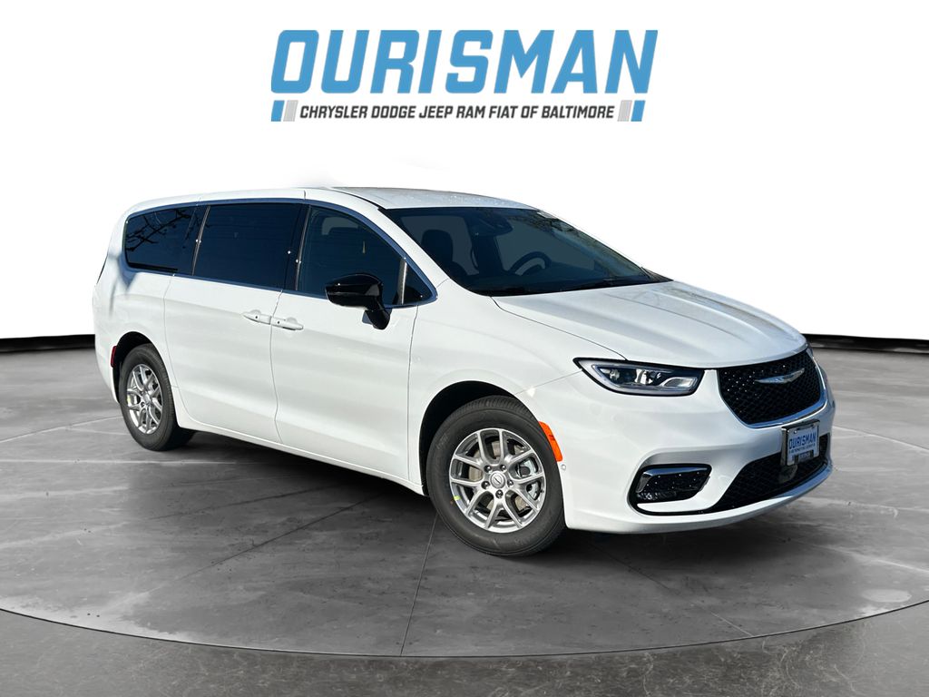 2026 Chrysler Pacifica Select's photo