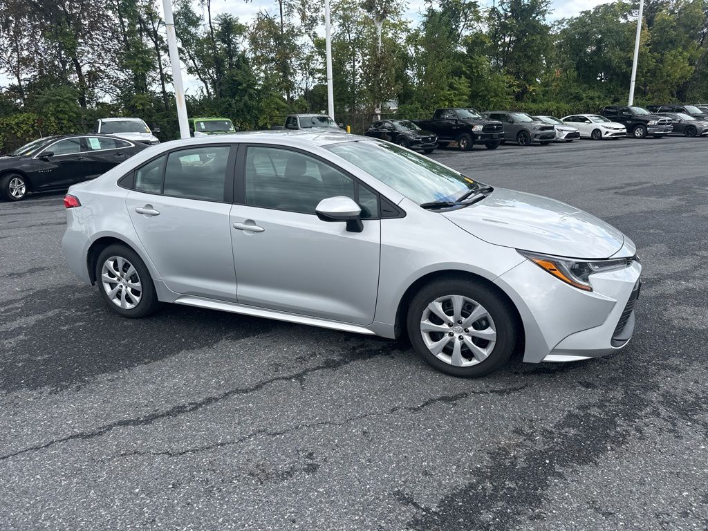 2024 Toyota Corolla LE photo 3