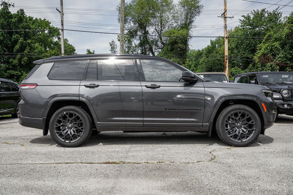 2025 Jeep Grand Cherokee L Summit Reserve photo 3