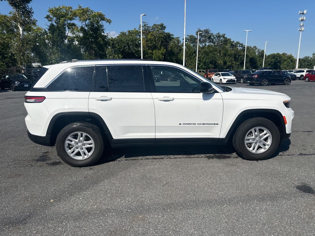 2023 Jeep Grand Cherokee Laredo photo 4