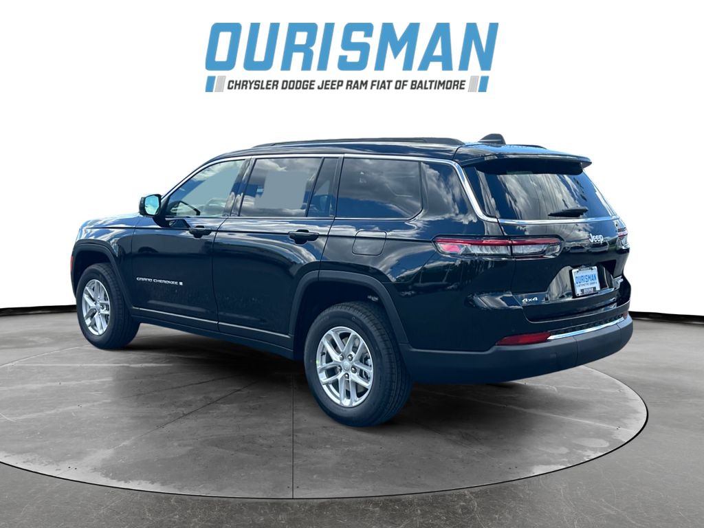 2025 Jeep Grand Cherokee Laredo photo 2