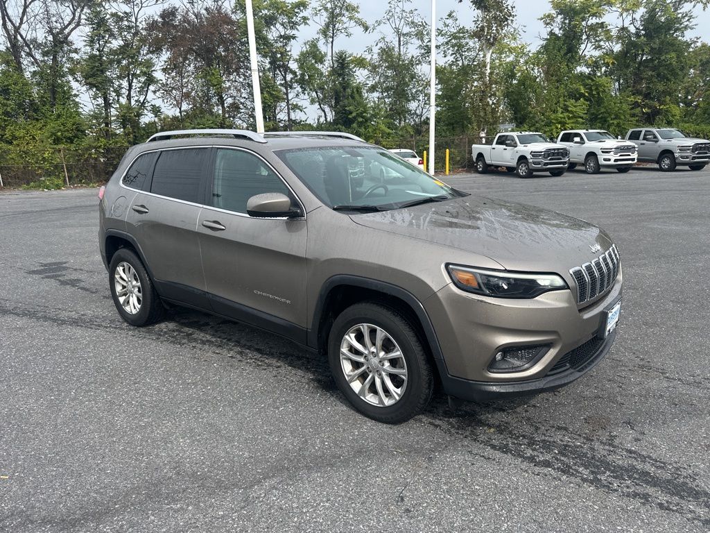 2019 Jeep Cherokee Latitude photo 2
