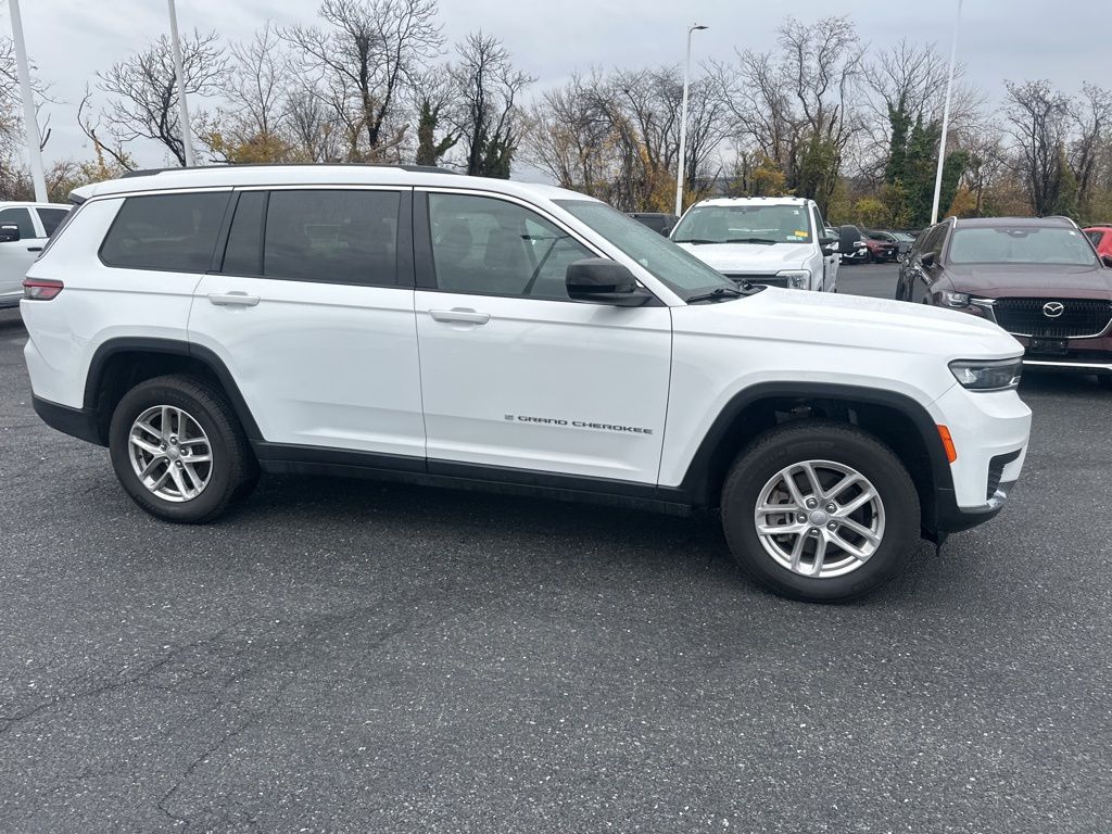 2022 Jeep Grand Cherokee Laredo photo 4