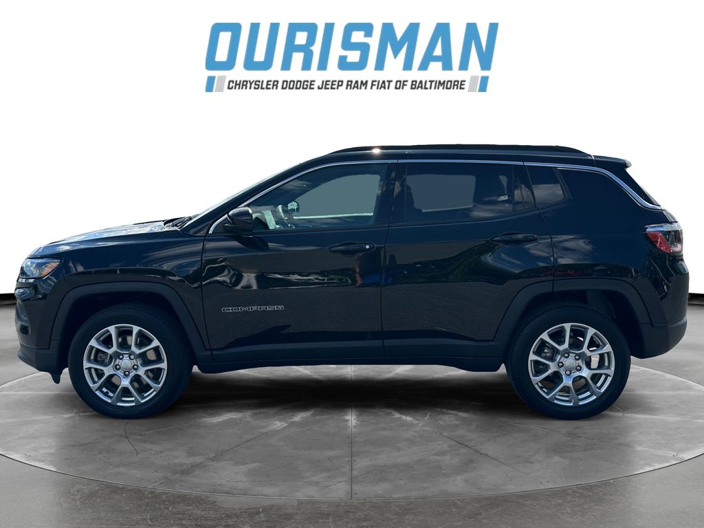 2024 Jeep Compass Latitude Lux photo 3