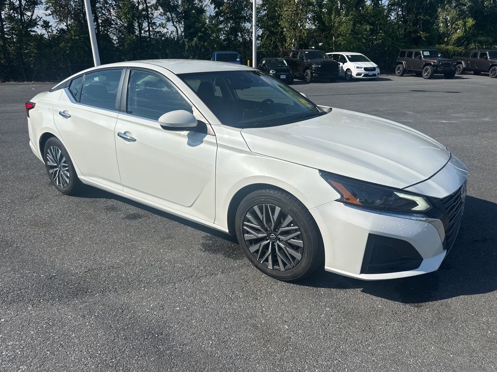 2023 Nissan Altima 2.5 SV photo 2