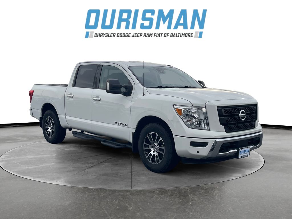 2021 Nissan Titan SV's photo
