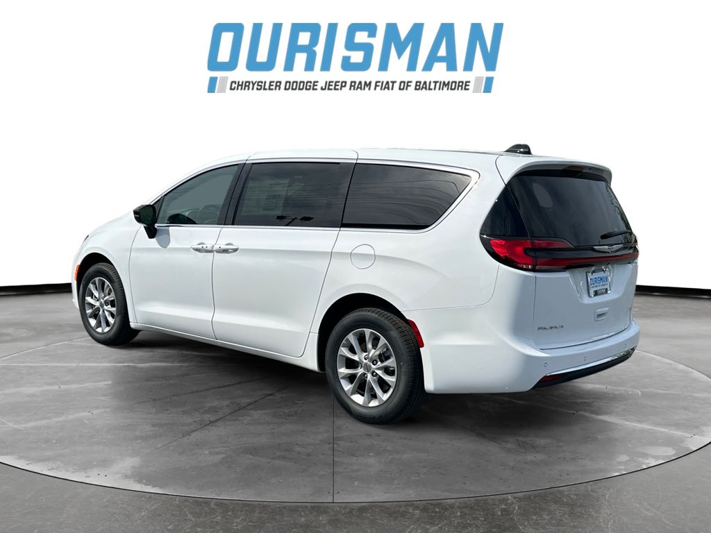 2025 Chrysler Pacifica photo 4
