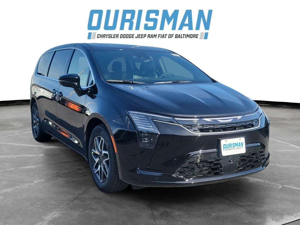 2027 Chrysler Pacifica Limited's photo