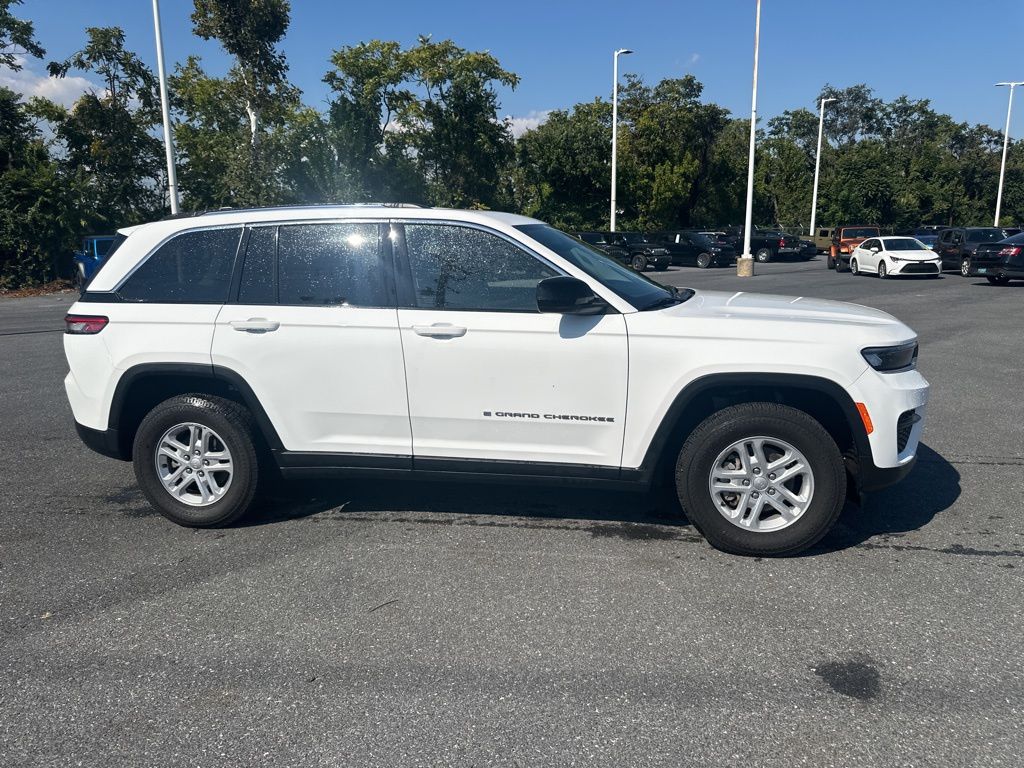2023 Jeep Grand Cherokee Laredo photo 3