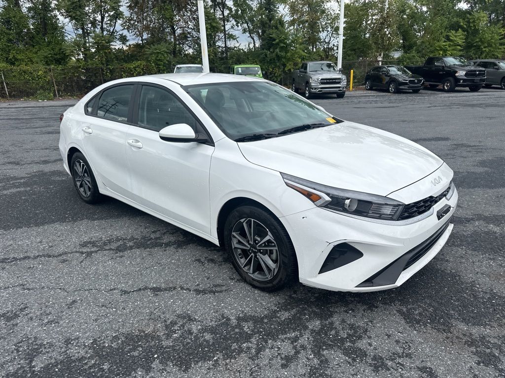 2023 Kia Forte LXS photo 2