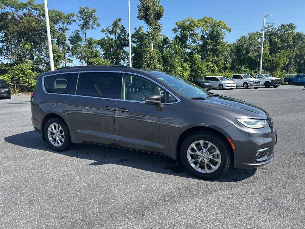 2022 Chrysler Pacifica Touring L photo 3