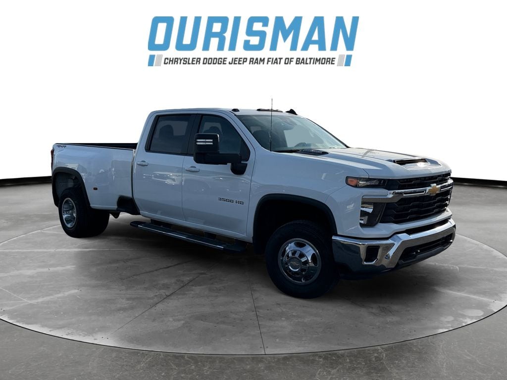 2024 Chevrolet Silverado 3500HD LT's photo