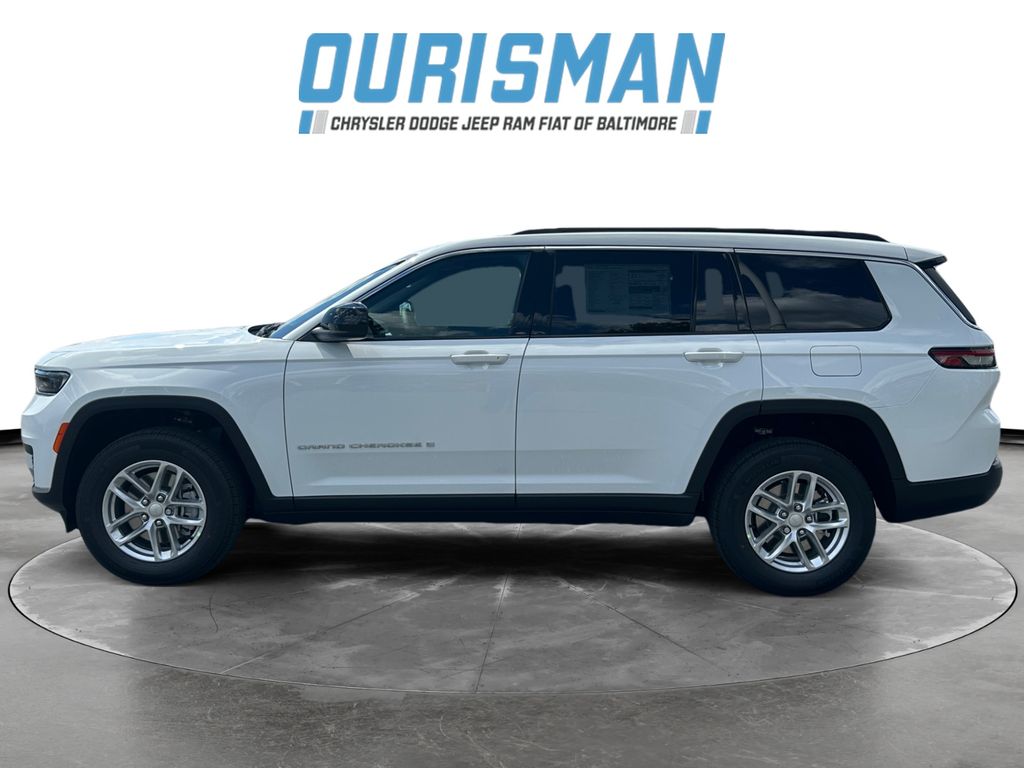 2025 Jeep Grand Cherokee Laredo photo 3