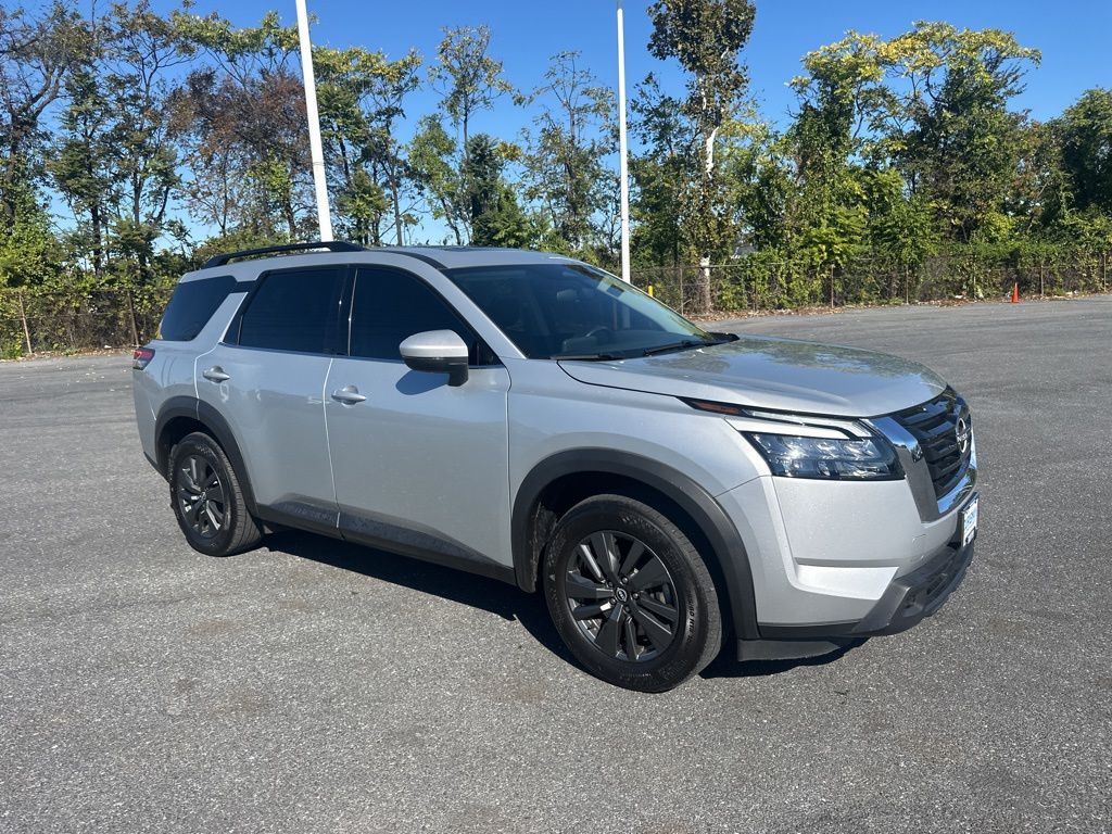 2024 Nissan Pathfinder SV photo 2