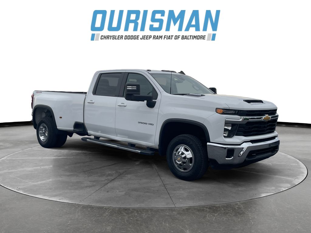 2024 Chevrolet Silverado 3500HD LT's photo