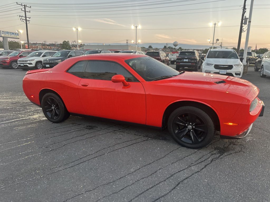 2019 Dodge Challenger SXT photo 4