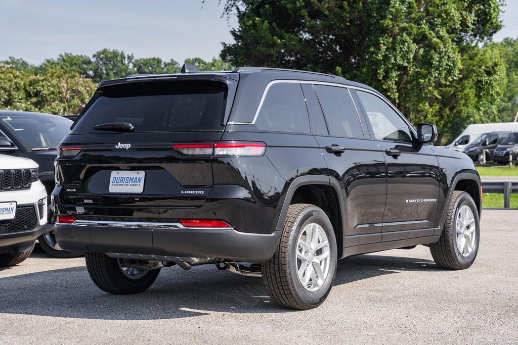 2025 Jeep Grand Cherokee Laredo photo 4