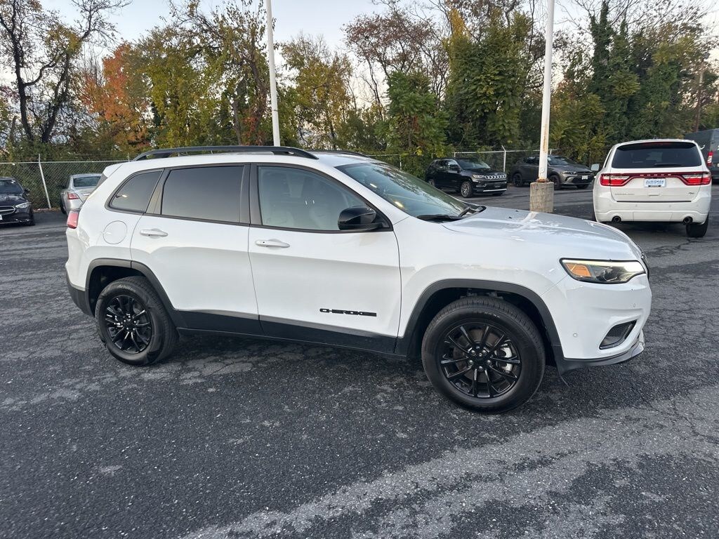 Used 2023 Jeep Cherokee Altitude Lux SUV