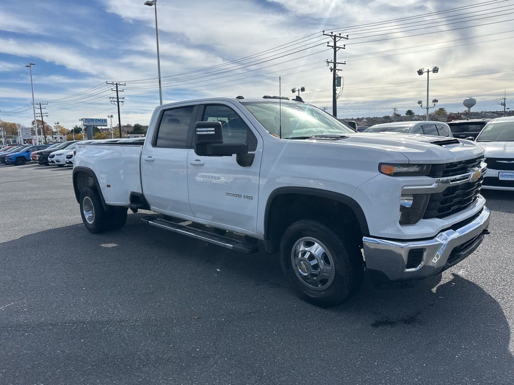 2024 Chevrolet Silverado 3500HD LT photo 2