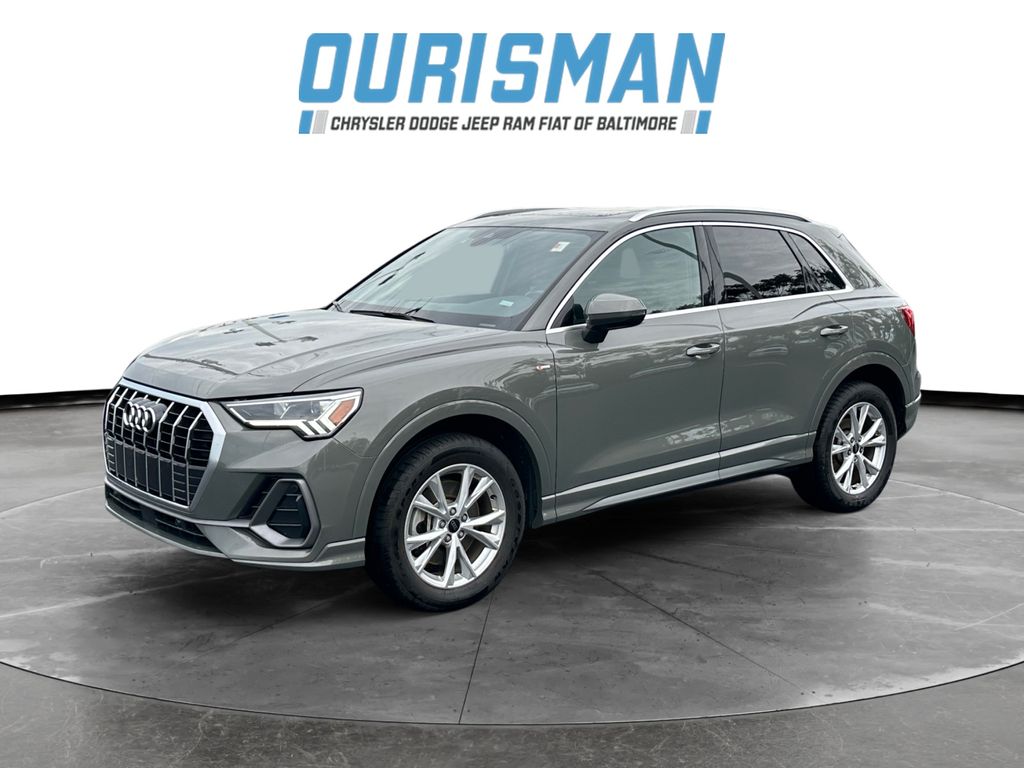 2024 Audi Q3 45 TFSI S line Premium photo 2