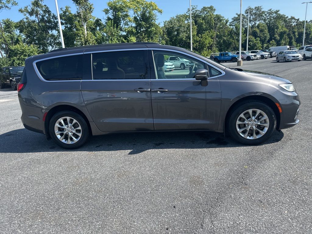 2022 Chrysler Pacifica Touring L photo 4