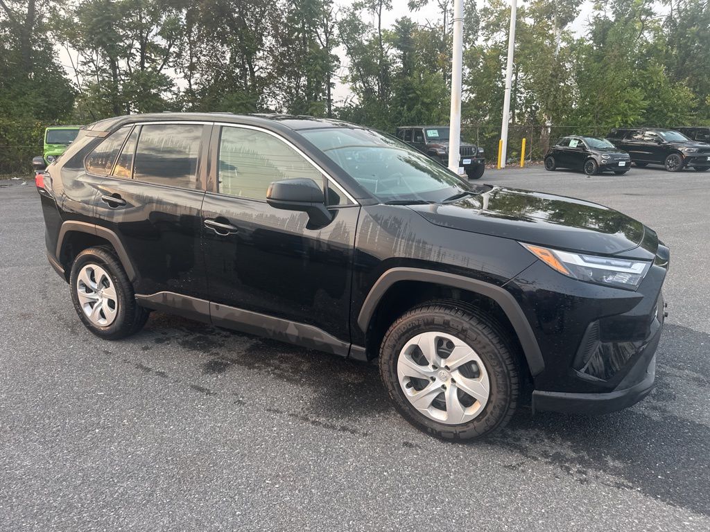 2023 Toyota RAV4 LE photo 2