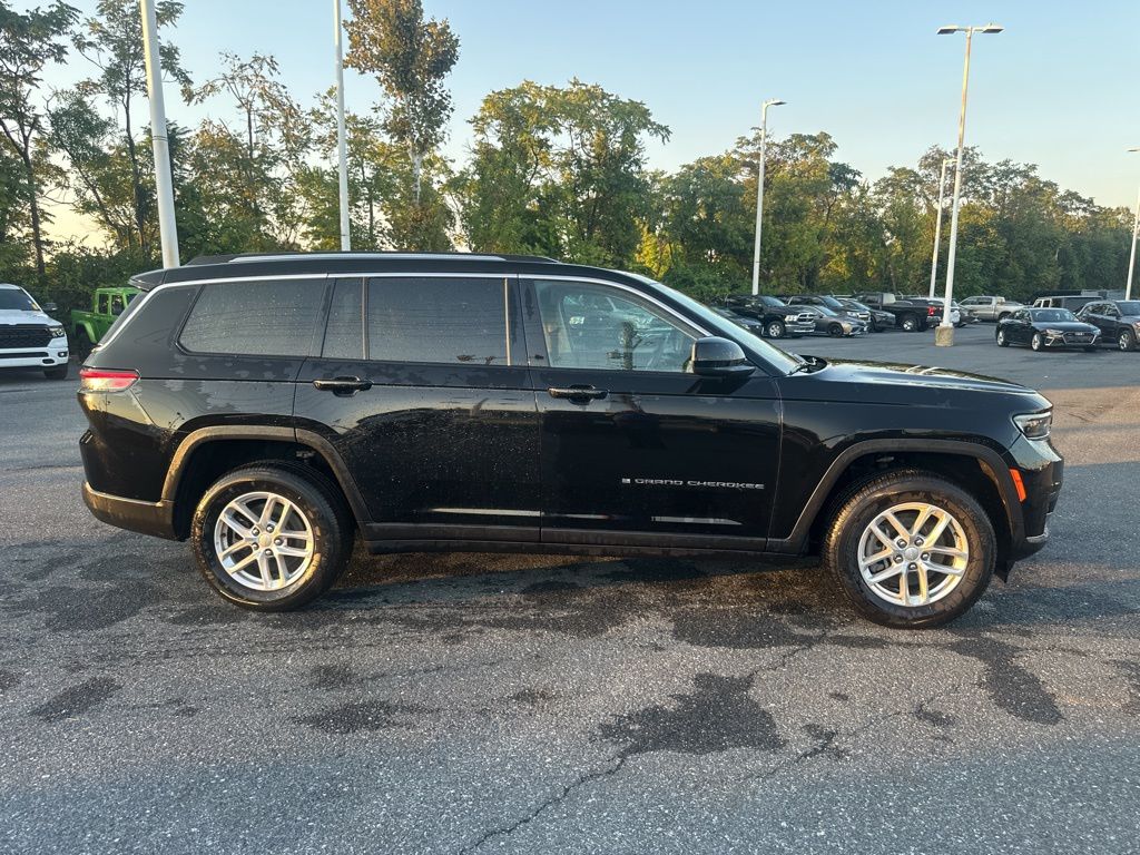2023 Jeep Grand Cherokee Laredo photo 4