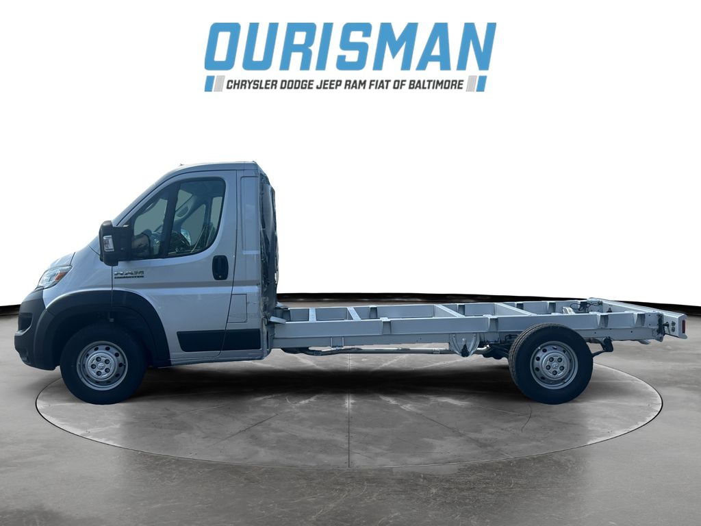 2023 Ram 3500 Cutaway photo 3